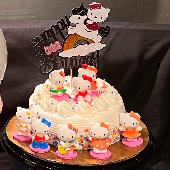 Hello Kitty Hello Cake Topper - Picture 3 of 3